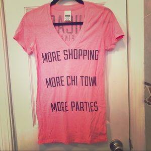 💗 LIKE NEW 💗 VS Pink Chicago V-Neck Tee XS
